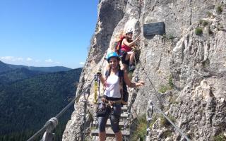 Cațărare pe traseul Via ferrata Wild Ferenc